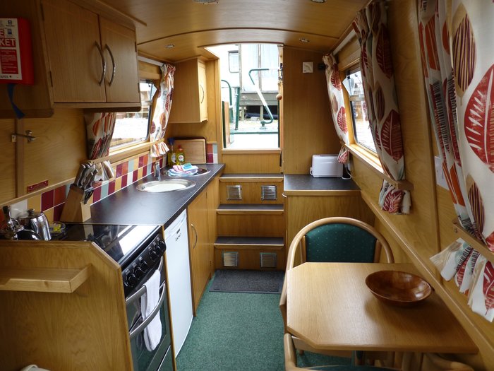 Galley and Dinette 